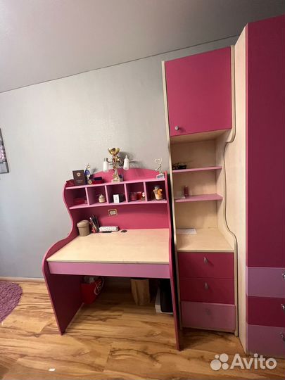 Продаю мебель для школьной комнаты для девочки