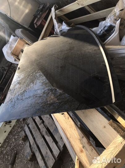 Стекло заднее мерседес C класс