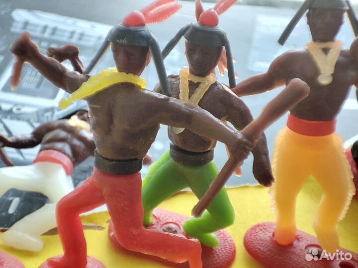 Продам игрушки индейцы