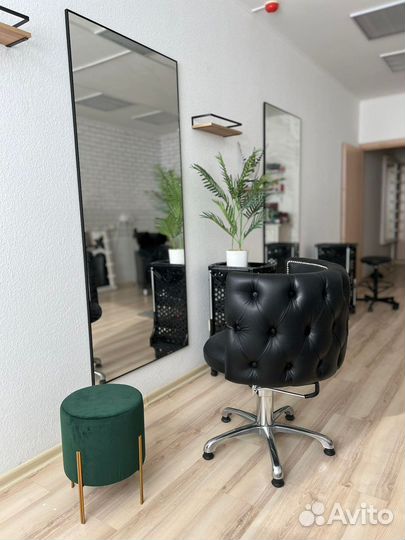 Зеркало в тонкой раме большое черное белое