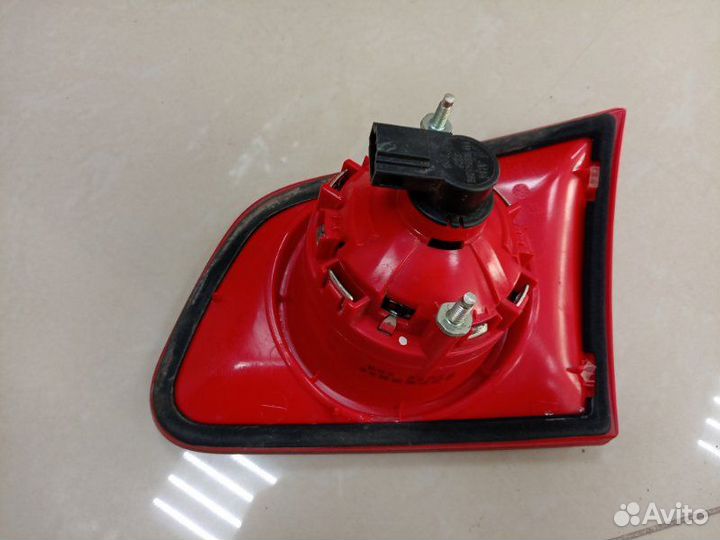 Фонарь задний левый внутренний Volkswagen Passat