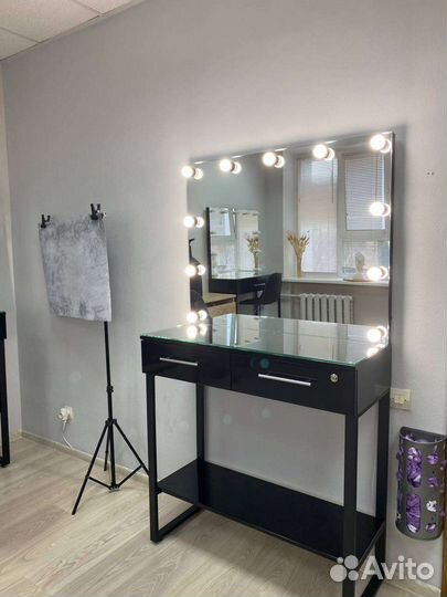 Туалетный стол с подсветкой