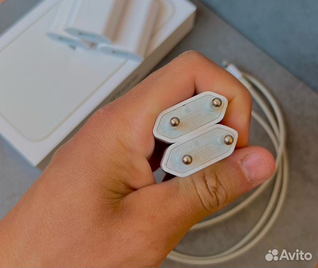 Оригинальная зарядка на iPhone