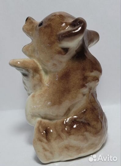 Статуэтка фарфор. Медвежонок ревущий. лфз