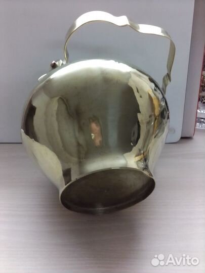 Старинный латунный чайник, в форме 