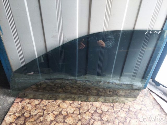 Стекло передней левой двери Audi A4 B5