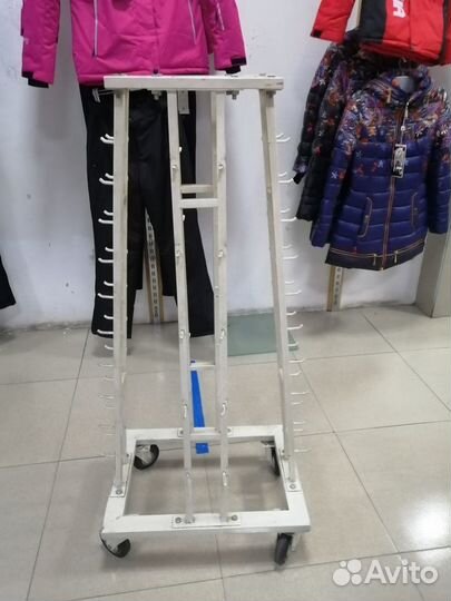 Стойка для гантелей