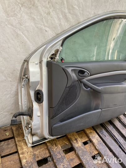 Передняя правая дверь Ford Focus 1 купэ,хэтчбек 3
