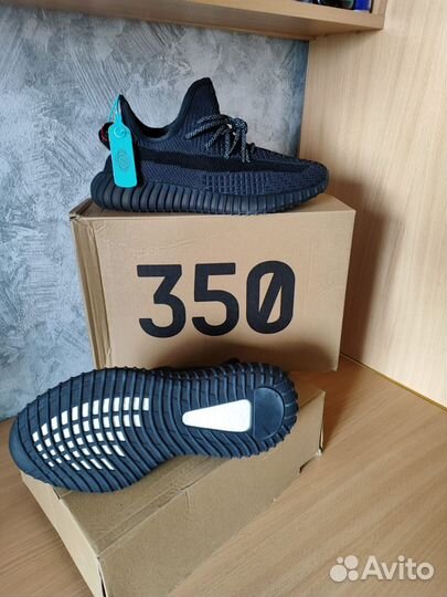 Кроссовки yeezy boost 350 v2.Новые