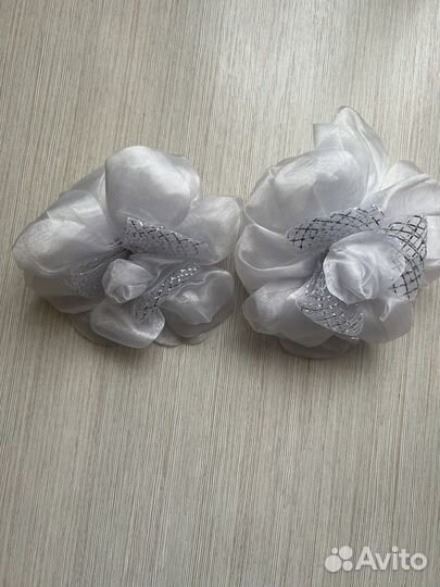 Резинка для волос банты белые