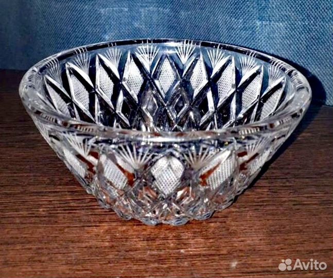 Хрустальная вазочка