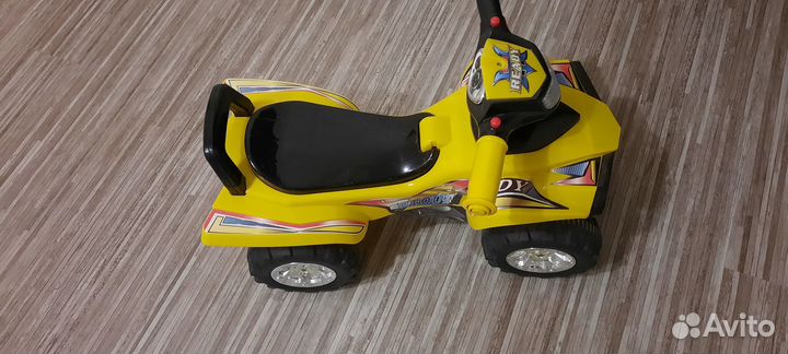 Детская машинка-каталка