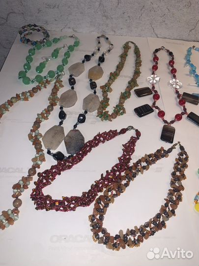 Бусы, кулоны из натурального камня