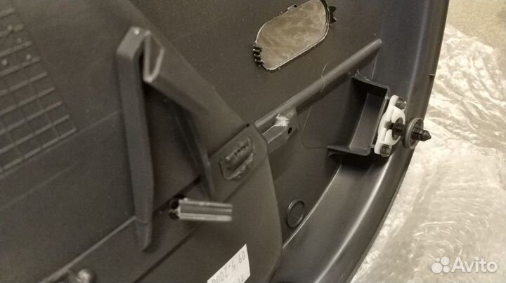 Обшивка двери передней левой Volkswagen Polo 2001