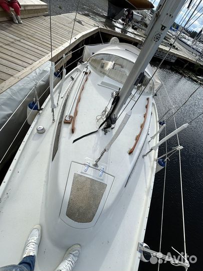 Парусная яхта Becker 27