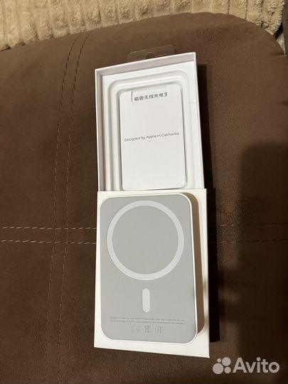 Повербанк apple