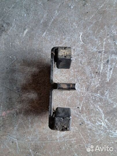 Ответная часть замка багажника Cadillac bls