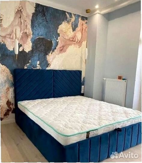 Двуспальная кровать с подъемным механизмом