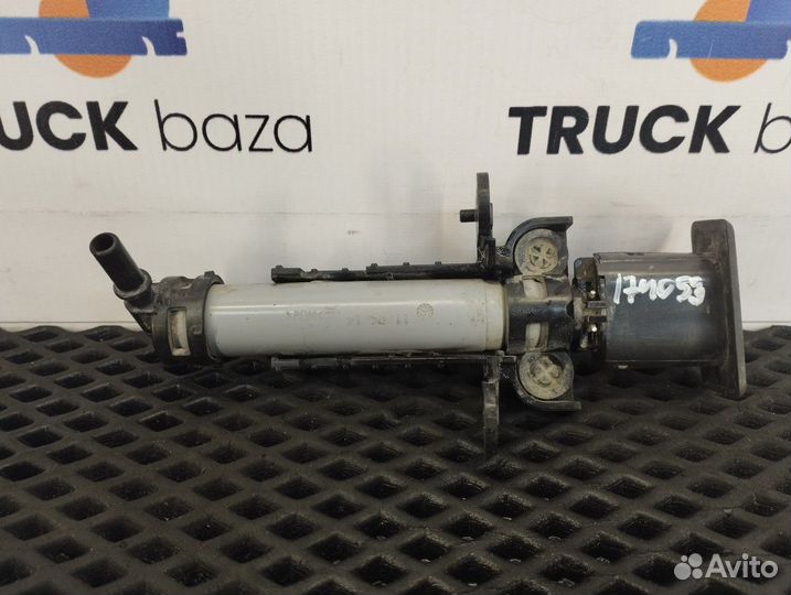 1883638 Форсунка омывателя фар правая