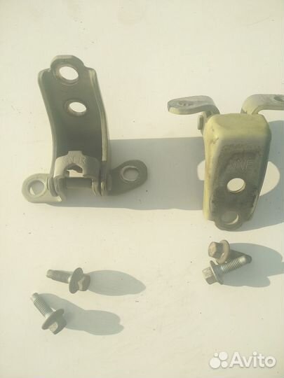 Петли двери перед правая Honda Fit, Jazz. 2006 GD