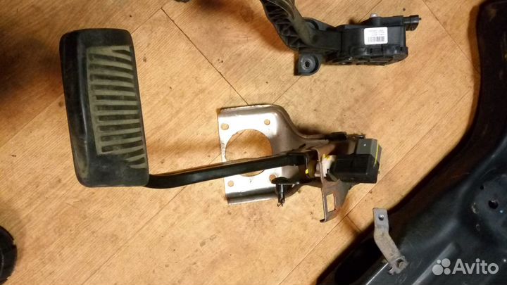 Педаль тормоза Солярис 1 1.6 АКПП