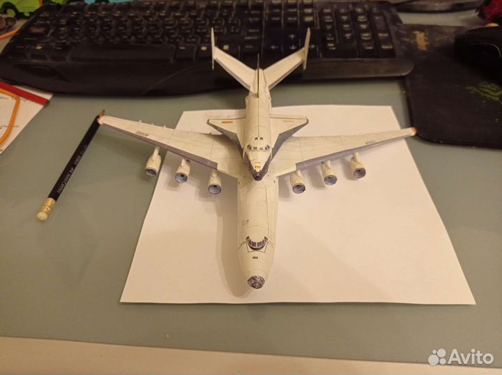 Модель самолёта Ан-225 Мрия с Бураном
