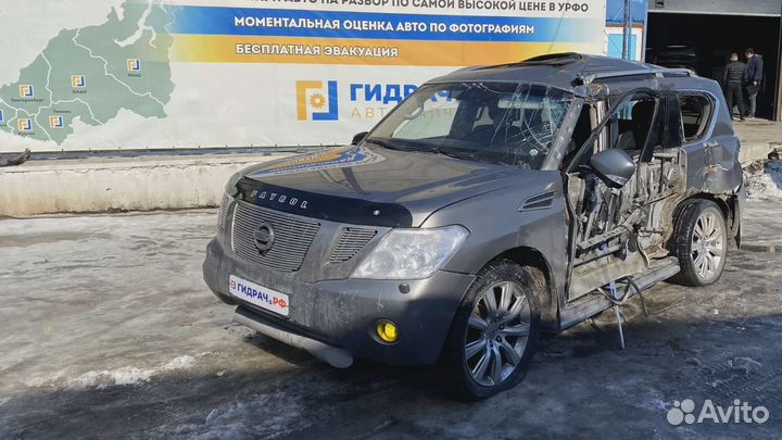 Обшивка двери передней правой Nissan Patrol (Y62)