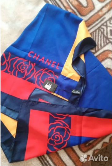 Платок шелковый новый. Размер 90 см* 90 см