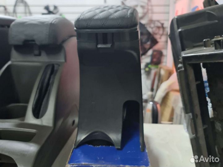 Подлокотник Кобальт выдвижной Равон