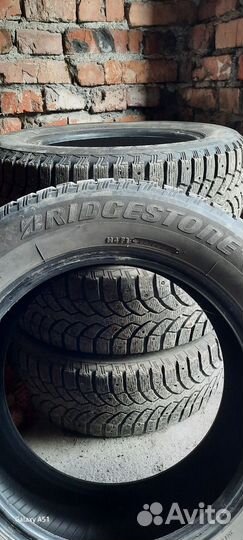 Bridgestone Blizzak Spike-01 215/60 R16 95T
