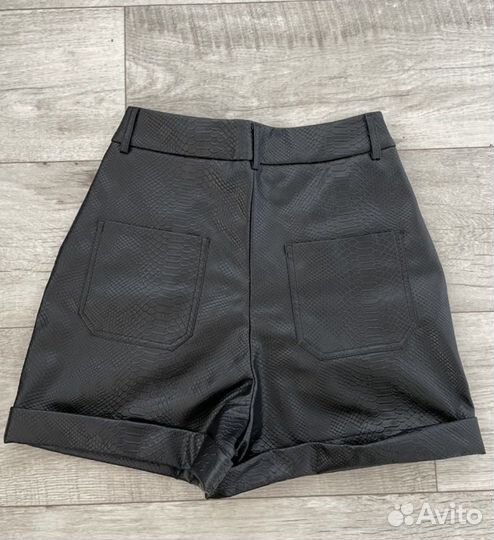 Кожаные шорты