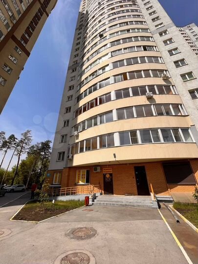 Торговая площадь в многоэтажном доме, 132.5 м²