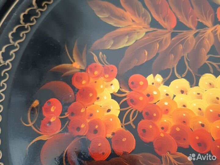 Поднос метал. Диаметр 23 см.ручная роспись