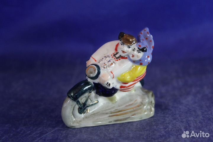 На мотоцикле На базар самая редкая статуэтка фарфо