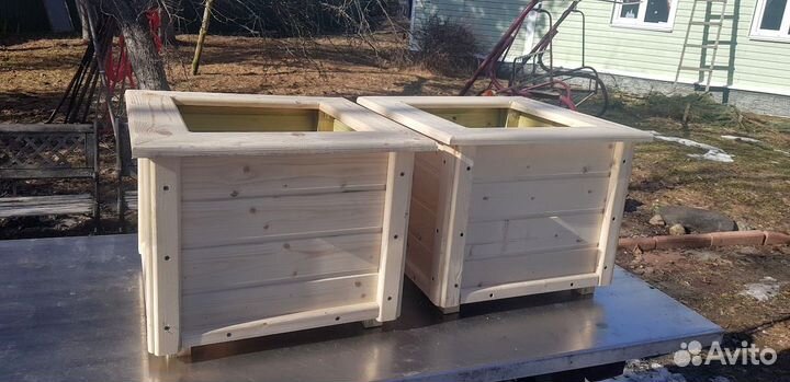 Деревянные кашпо, ящики для растений. Кашпо- тачки