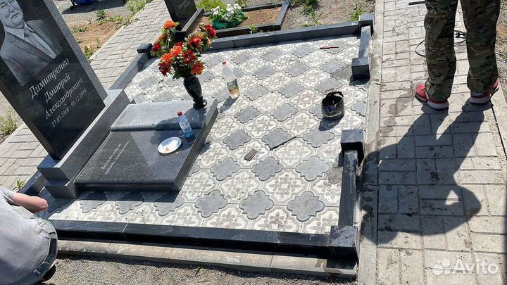 Благоустройство захоронений могил. Укладка плитки