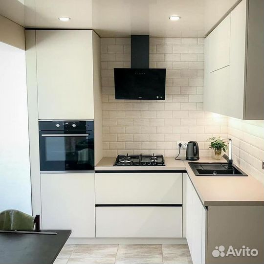 П образная кухня на заказ. Фабрика в Омске