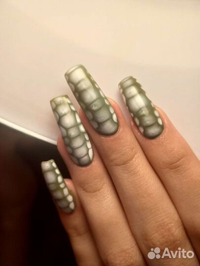 Маникюр и наращивание ногтей