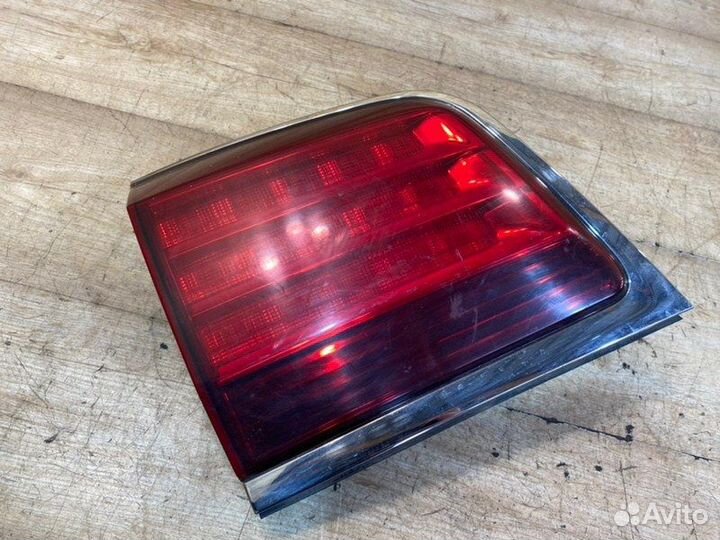 Фонарь внутренний левый Lexus Lx570