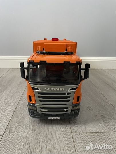 Мусоровоз bruder