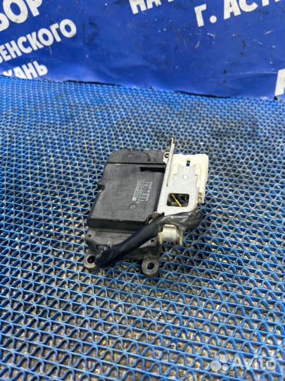 Моторчик заслонок отопителя Toyota Sprinter седан