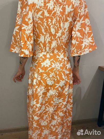 Платое макси оранжевое в цветочек zarina