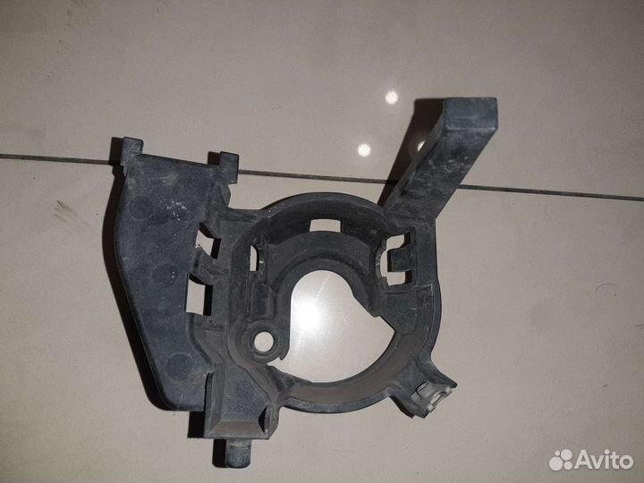 Кронштейн противотуманной фары Субару Форестер SG