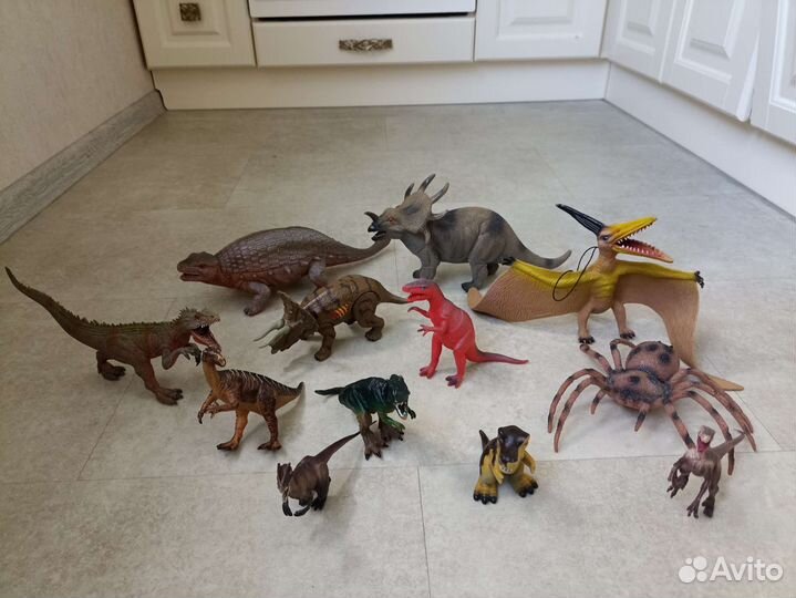Динозавры игрушки