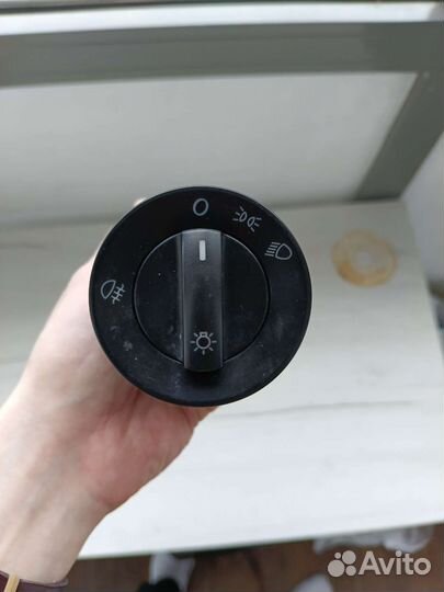 Тумблер переключения света автомобиля