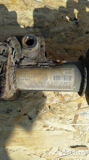 Стойка амортизатора передняя правая Volkswagen