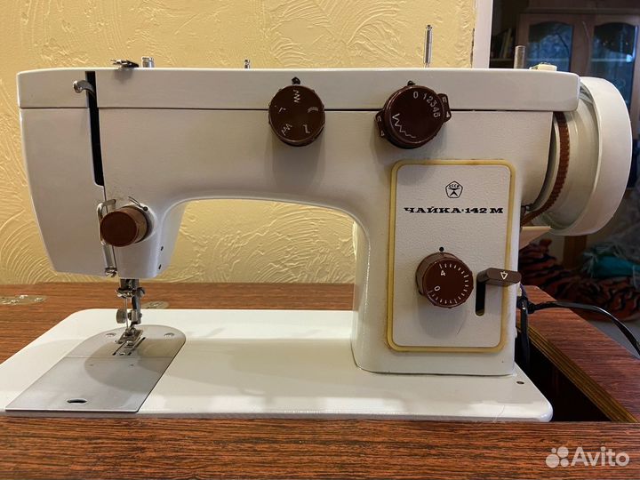 Швейная машинка чайка 142м