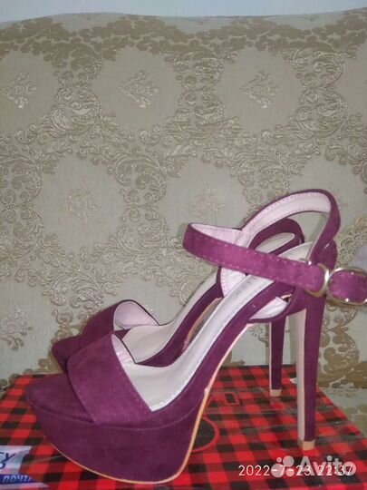 Босоножки женские новые