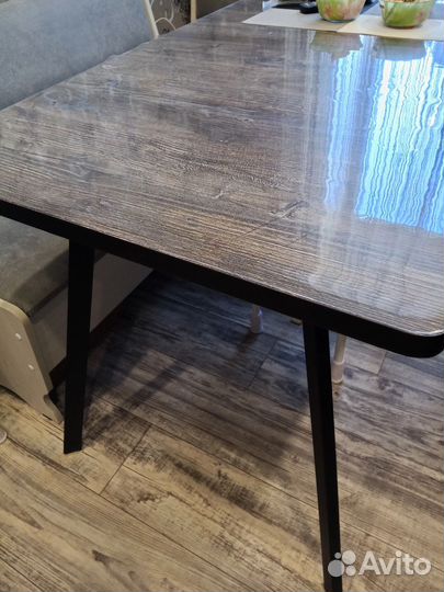 Стол кухонный