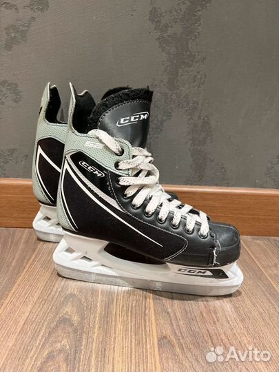 Коньки хоккейные